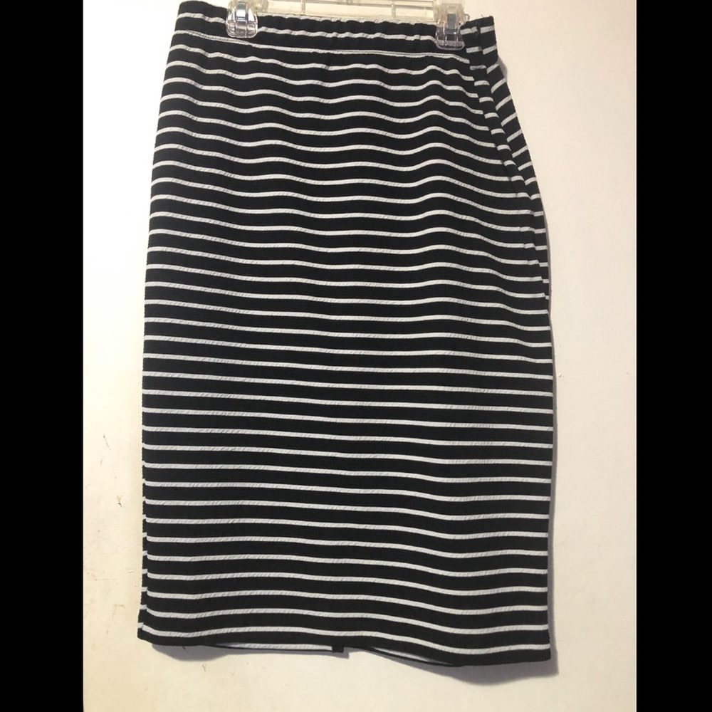 Mid length skirt